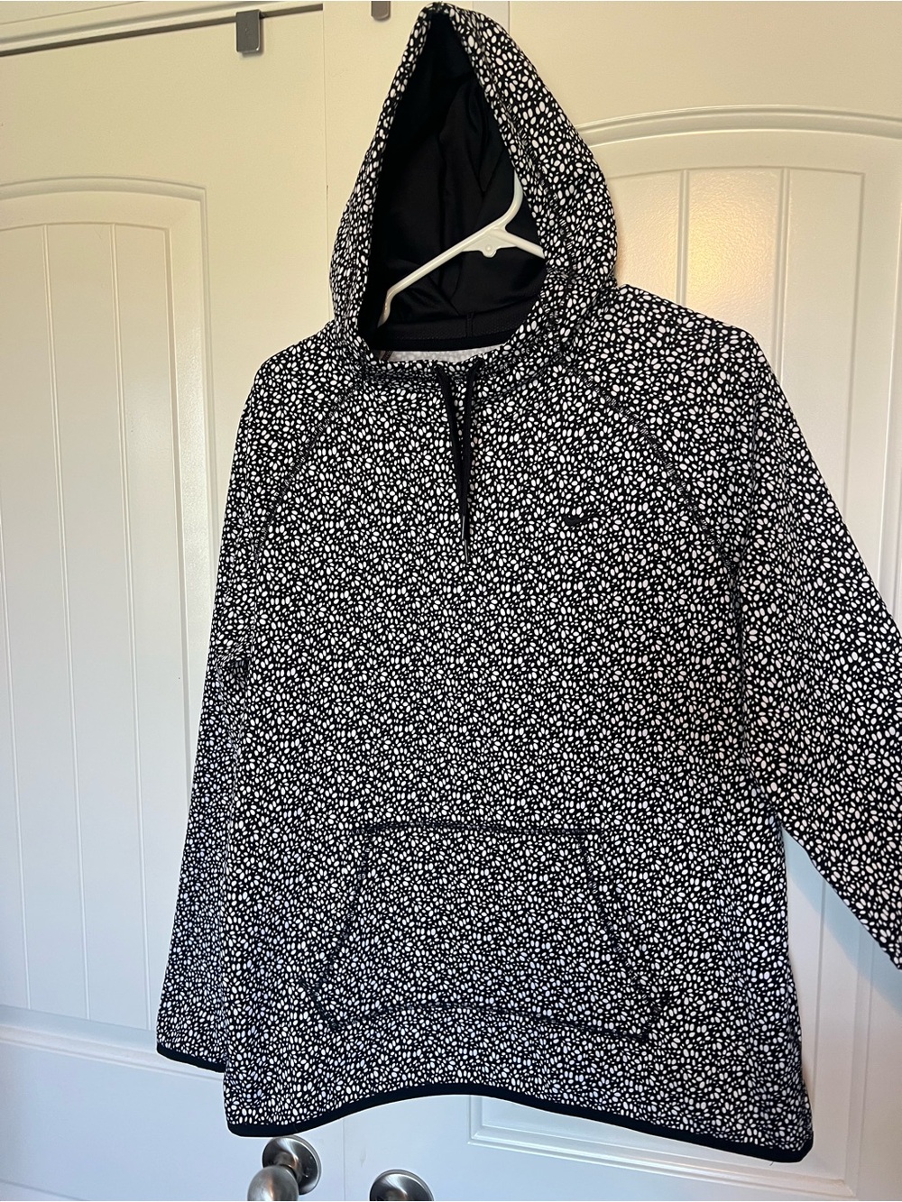 Men's Black & White Patterned Hooded Sweater therma fit Large